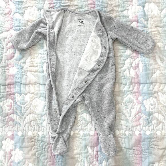 Polar Bear Gray Bodysuit  2-3 Months Boys & Girls - Picture 4 of 10